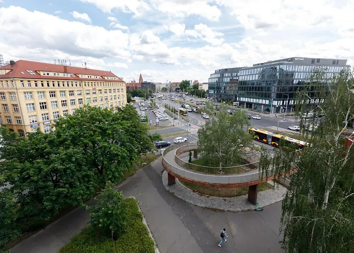 - Center - Comfortable And Bright - L17 *